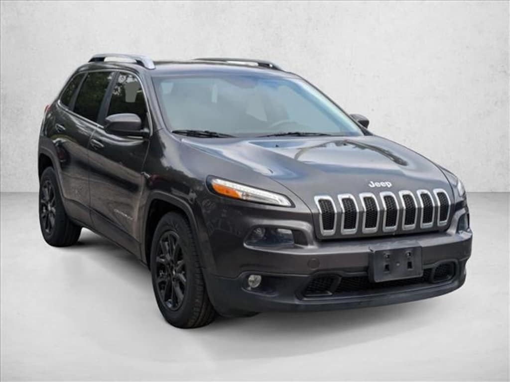 Used 2015 Jeep Cherokee Latitude FWD SUV