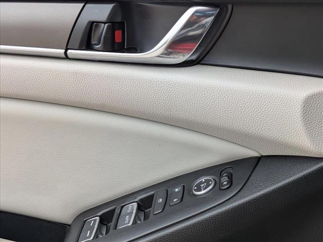 2018 Honda Accord LX 1.5T photo 2