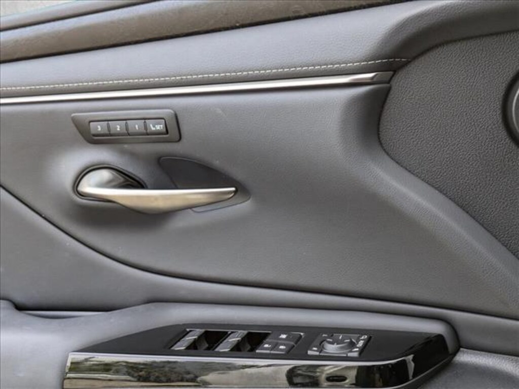 Certified 2023 Lexus ES 250  Sedan