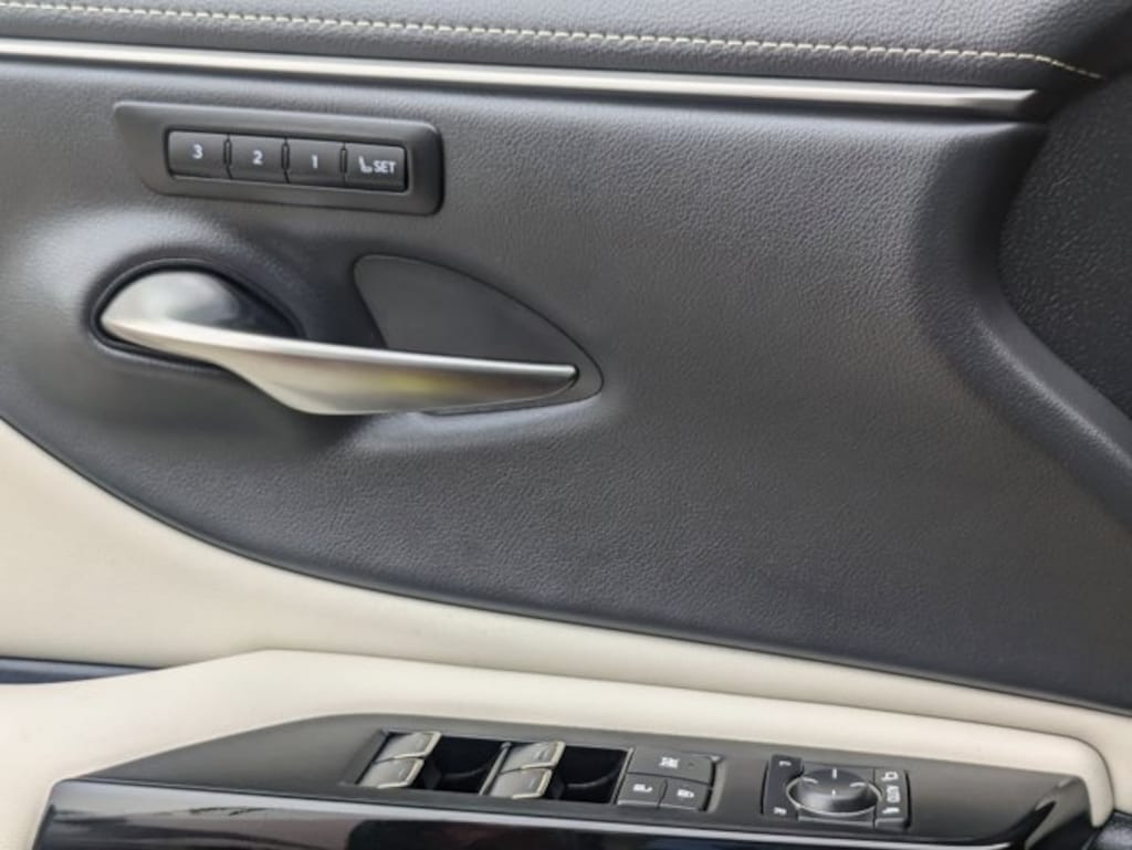 Certified 2025 Lexus ES 350 Base Sedan