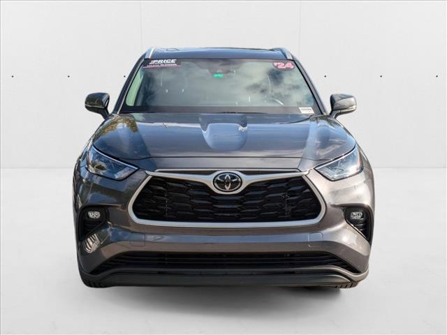 2024 Toyota Highlander XLE photo 2