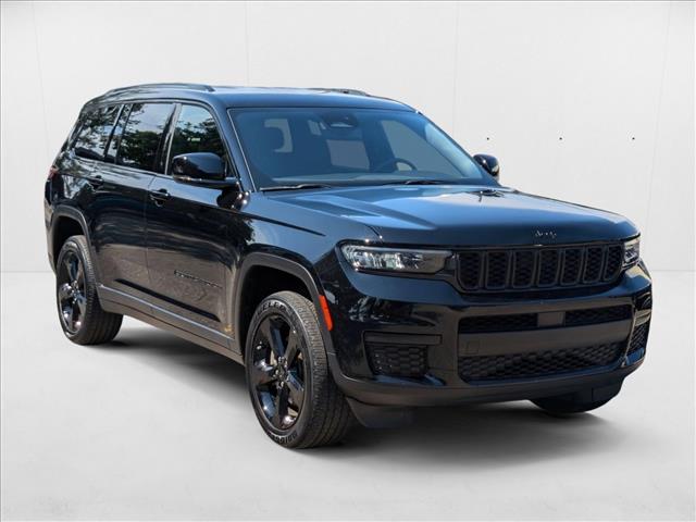 2023 Jeep Grand Cherokee Altitude photo 3