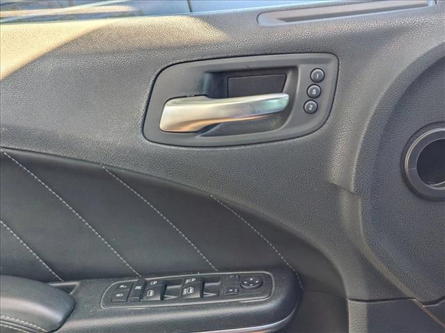 2018 Dodge Charger SXT Plus photo 2