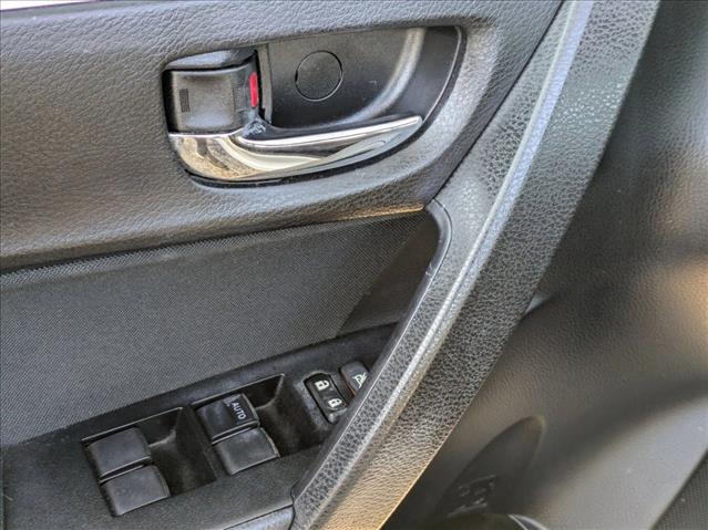 2019 Toyota Corolla LE photo 2