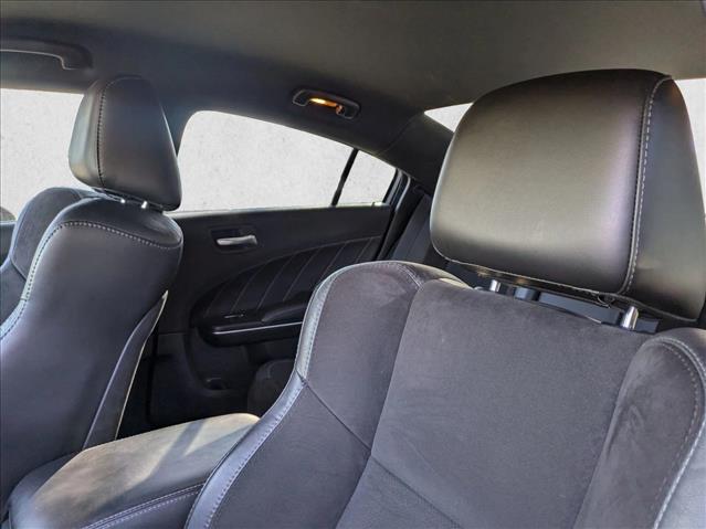 2018 Dodge Charger SXT Plus photo 4