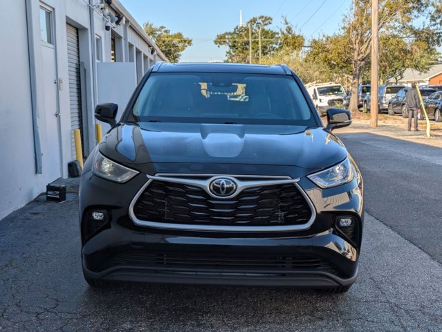 2022 Toyota Highlander XLE photo 2