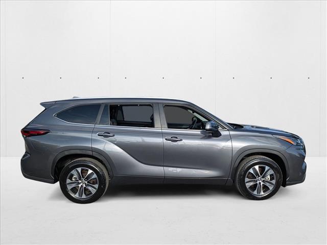 2024 Toyota Highlander XLE photo 4