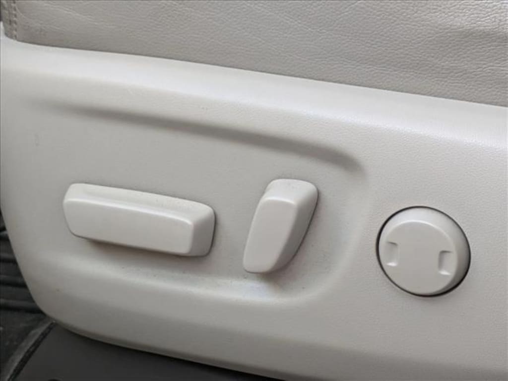 Used 2016 Toyota Sienna XLE Premium 8 Passenger Van