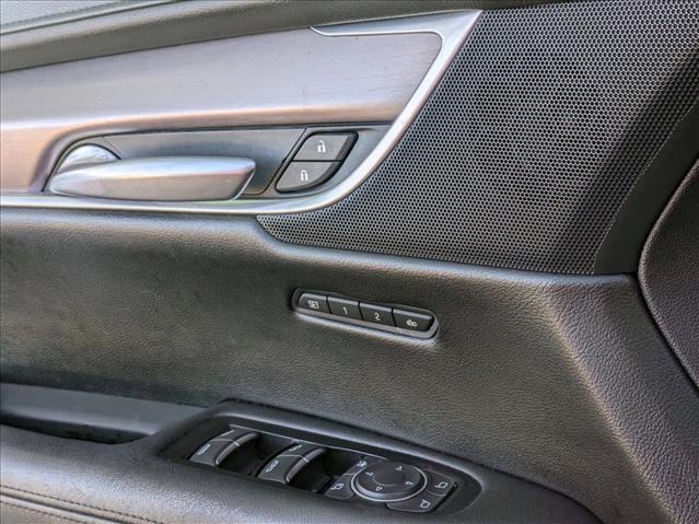 2018 Cadillac XT5 Luxury photo 2