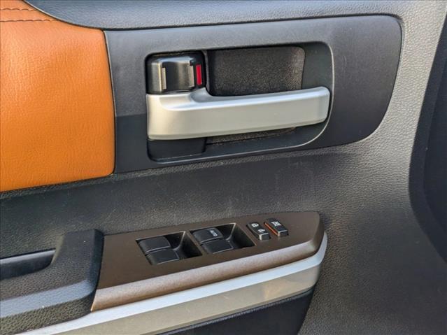 2016 Toyota Tundra SR5 photo 2