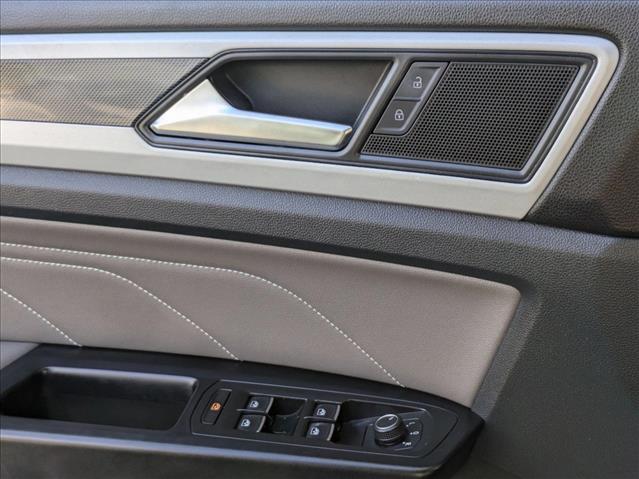 2021 Volkswagen Atlas Cross Sport V6 SEL R-Line photo 2