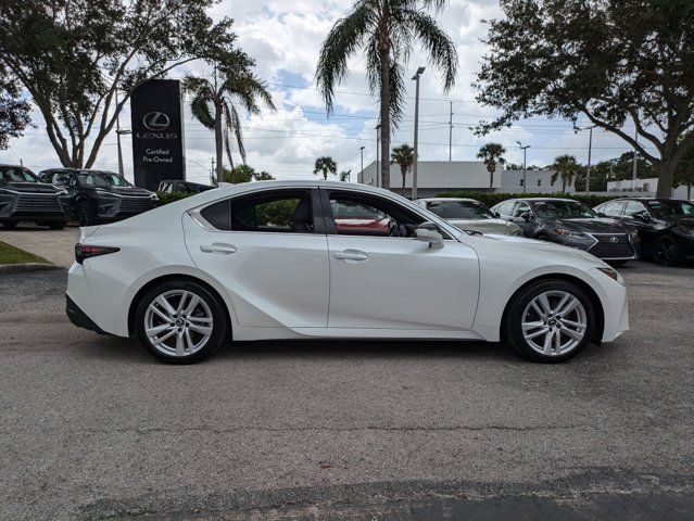 2022 Lexus IS 300 photo 4