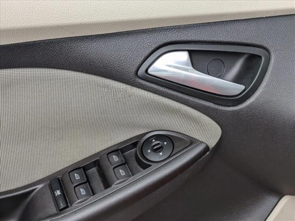 Used 2014 Ford Focus SE Sedan