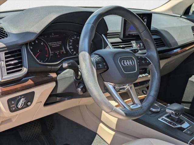 2020 Audi Q5 Premium 45 TFSI photo 2