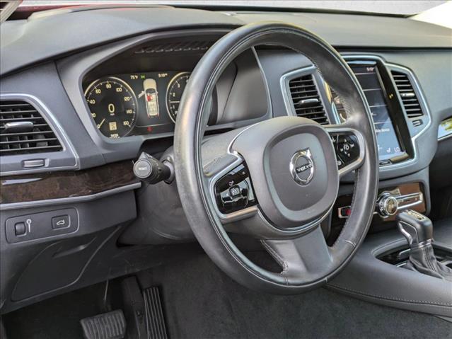 2019 Volvo XC90 T6 AWD Momentum photo 2
