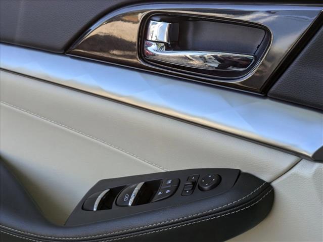 2020 Nissan Maxima SL photo 2
