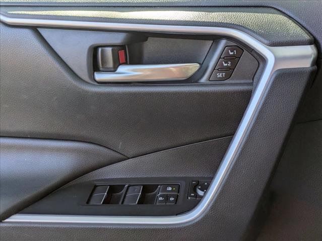 2019 Toyota RAV4 XLE Premium photo 2