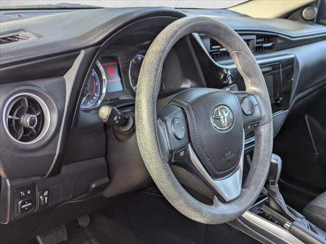 2019 Toyota Corolla LE photo 3