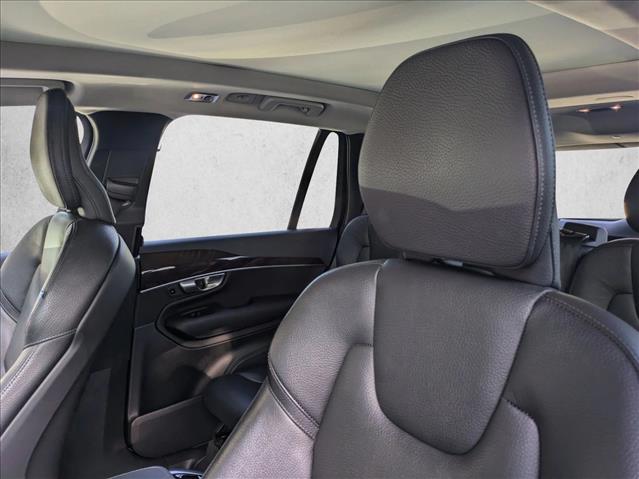 2019 Volvo XC90 T6 AWD Momentum photo 4