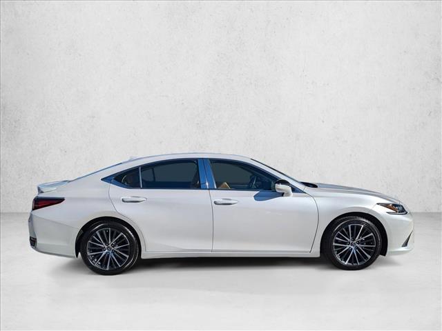 2025 Lexus ES 300h Base photo 4