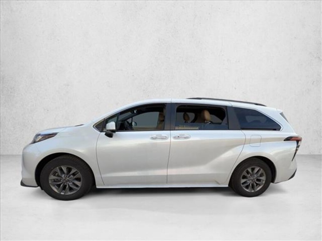 Used 2022 Toyota Sienna XLE 7 Passenger Van Passenger Van