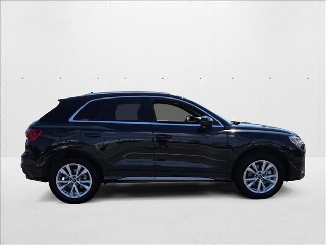 2023 Audi Q3 45 TFSI S line Premium photo 4