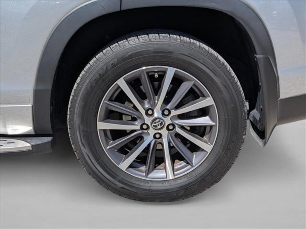 Used 2017 Toyota Highlander XLE V6 SUV