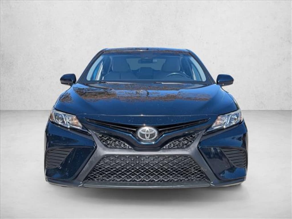 Used 2020 Toyota Camry SE Sedan