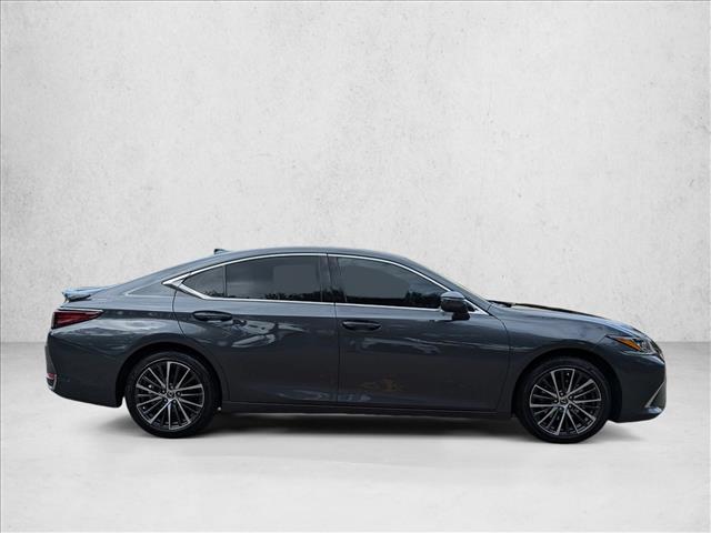 2023 Lexus ES 300h photo 4