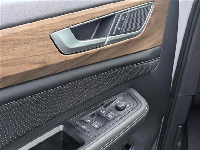 2024 Volkswagen Atlas SE Technology photo 2