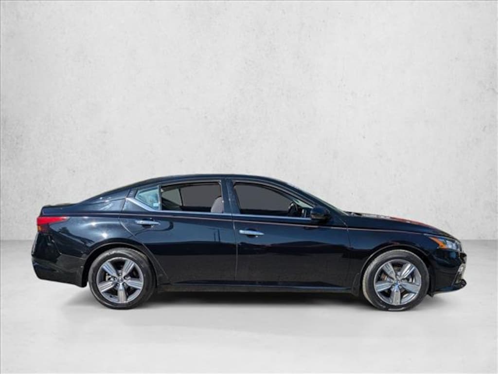 Used 2020 Nissan Altima 2.5 SV Sedan