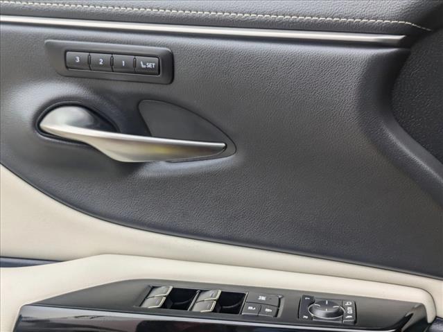 2025 Lexus ES 350 Base photo 2