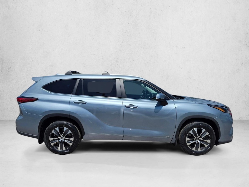 Used 2023 Toyota Highlander Hybrid XLE SUV