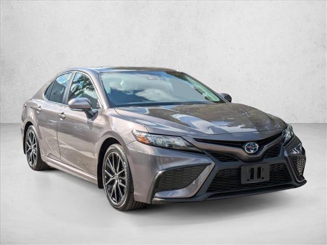 2024 Toyota Camry Hybrid SE photo 3