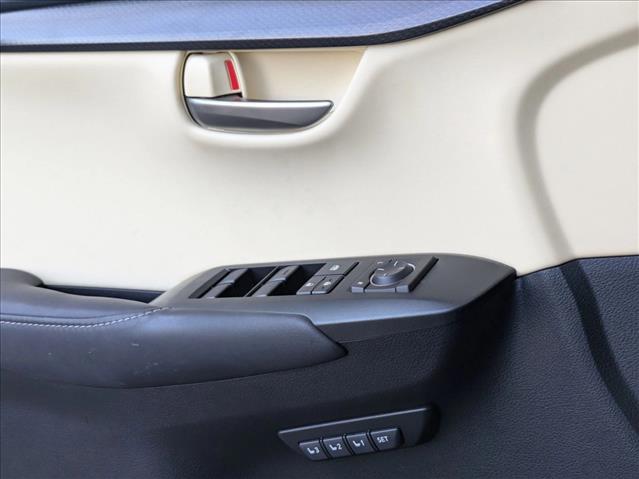 2017 Lexus NX 200t Luxury photo 2