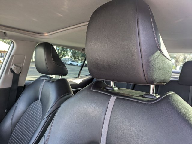 2020 Toyota Camry SE photo 3