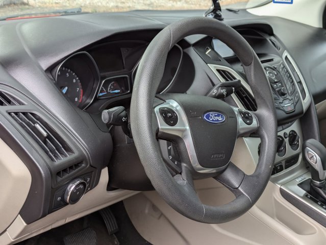2014 Ford Focus Sedan photo 3