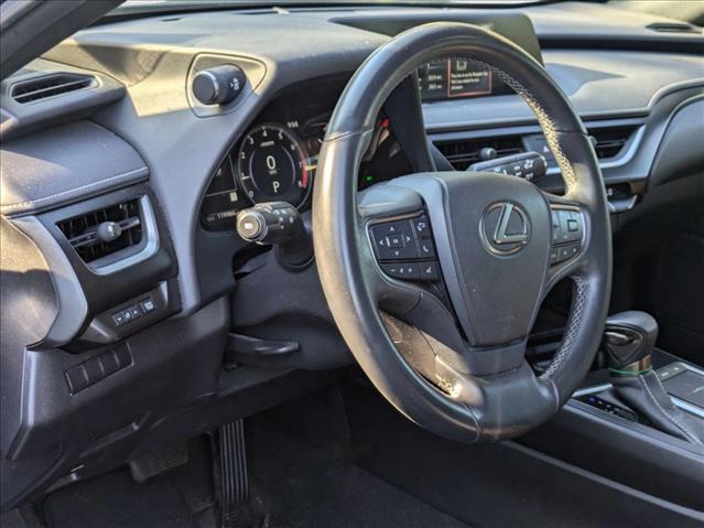 2021 Lexus UX 200 photo 3