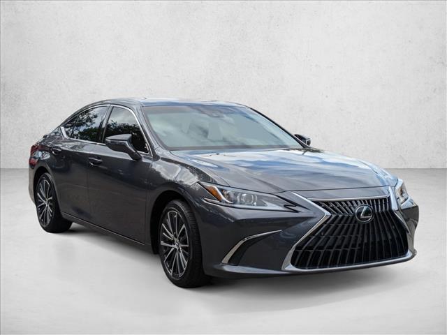 2023 Lexus ES 300h photo 3