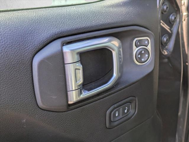 2019 Jeep Wrangler Unlimited Sahara photo 2