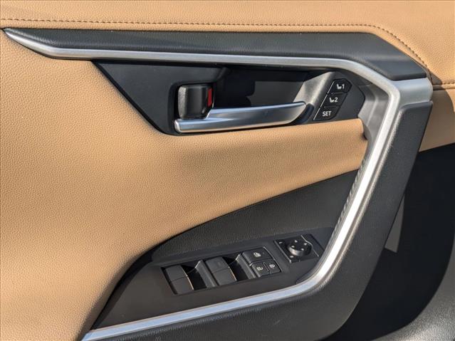 2020 Toyota RAV4 Hybrid Limited photo 2