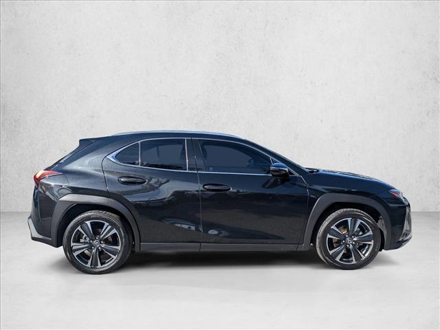 2021 Lexus UX 200 photo 4