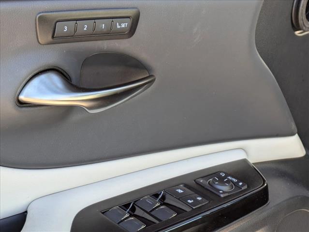 2025 Lexus ES 350 Base photo 2