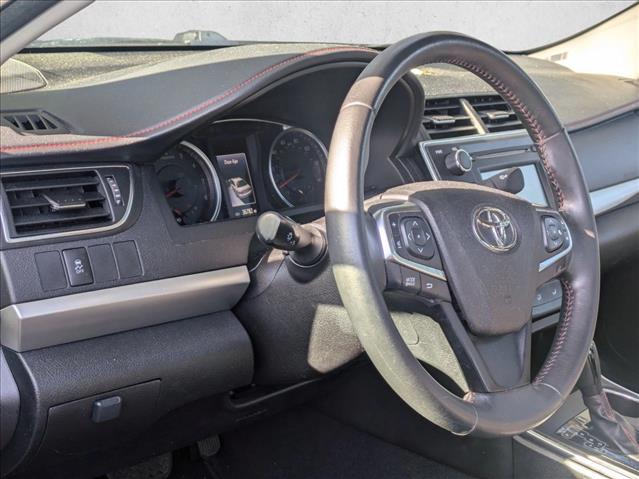 2017 Toyota Camry SE photo 3