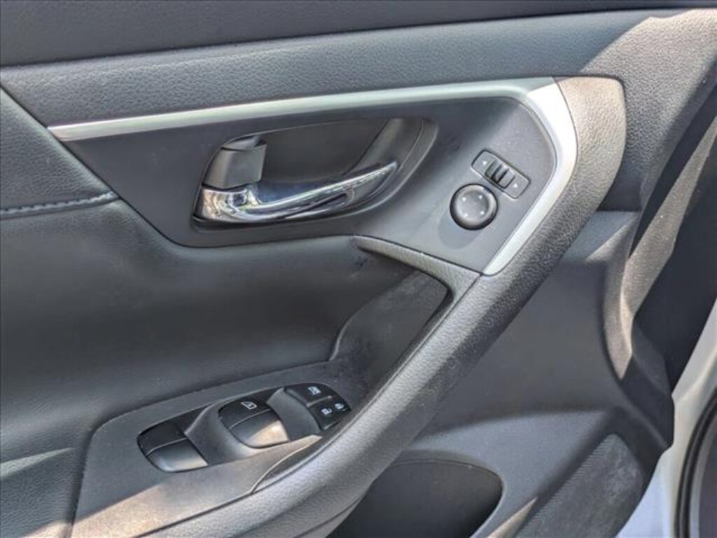 Used 2016 Nissan Altima 2.5 SR Sedan