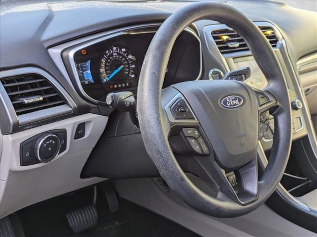 2019 Ford Fusion SE photo 3