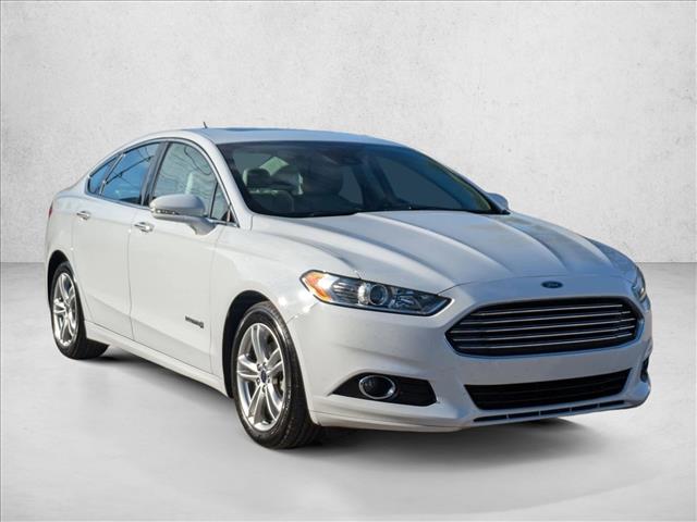 2016 Ford Fusion Hybrid Titanium photo 2