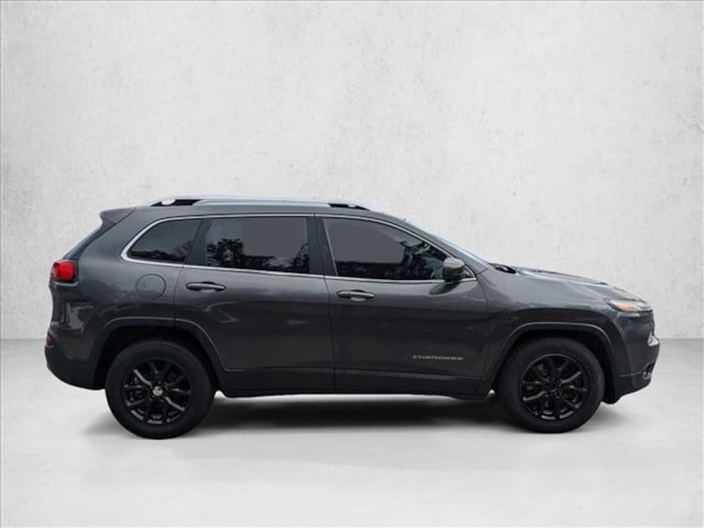 Used 2015 Jeep Cherokee Latitude FWD SUV