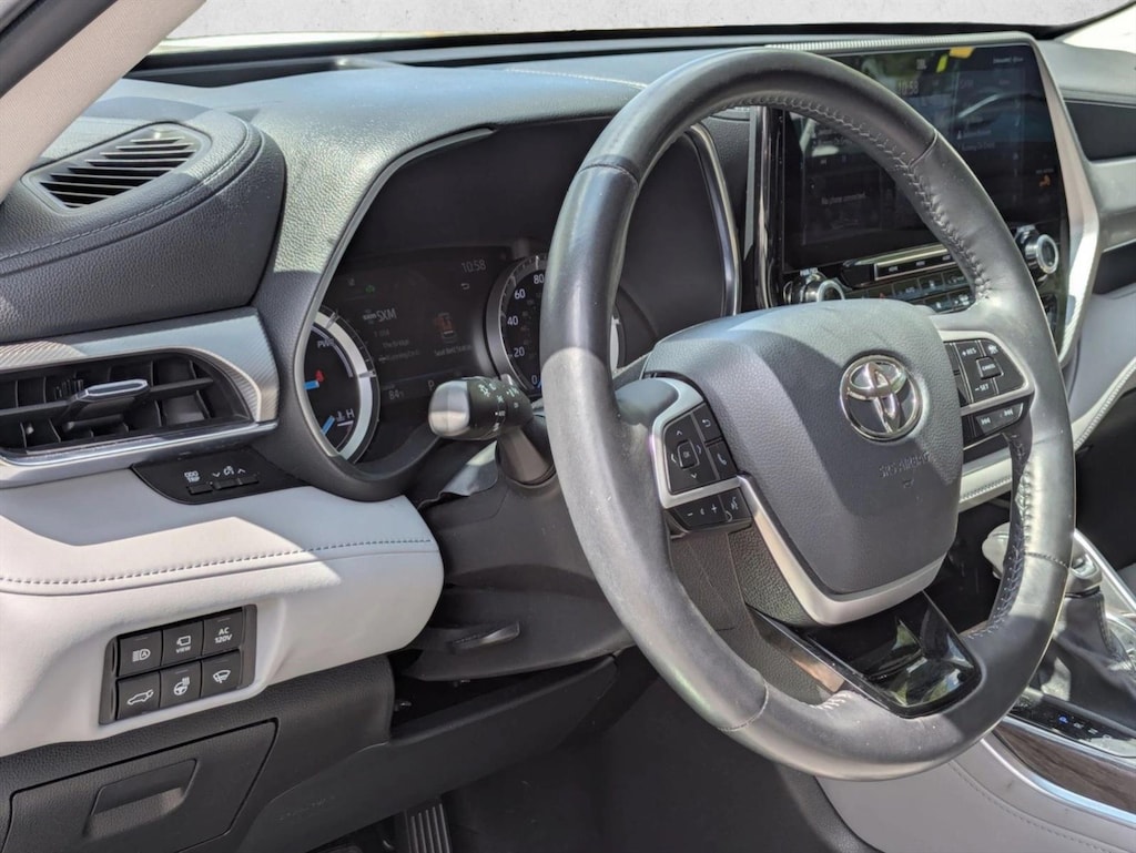 Used 2022 Toyota Highlander Hybrid Platinum SUV