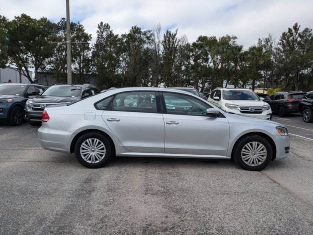 Used 2014 Volkswagen Passat 1.8T S Sedan